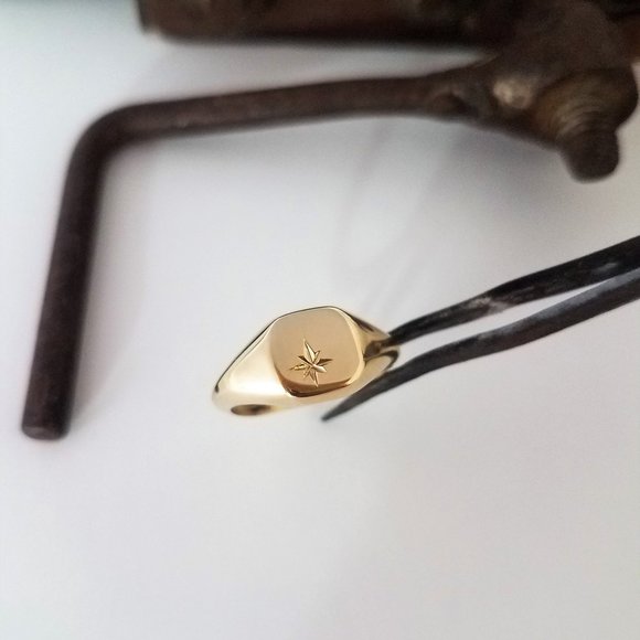 Signet ring. 14K solid Yellow gold ring . Ring for women.